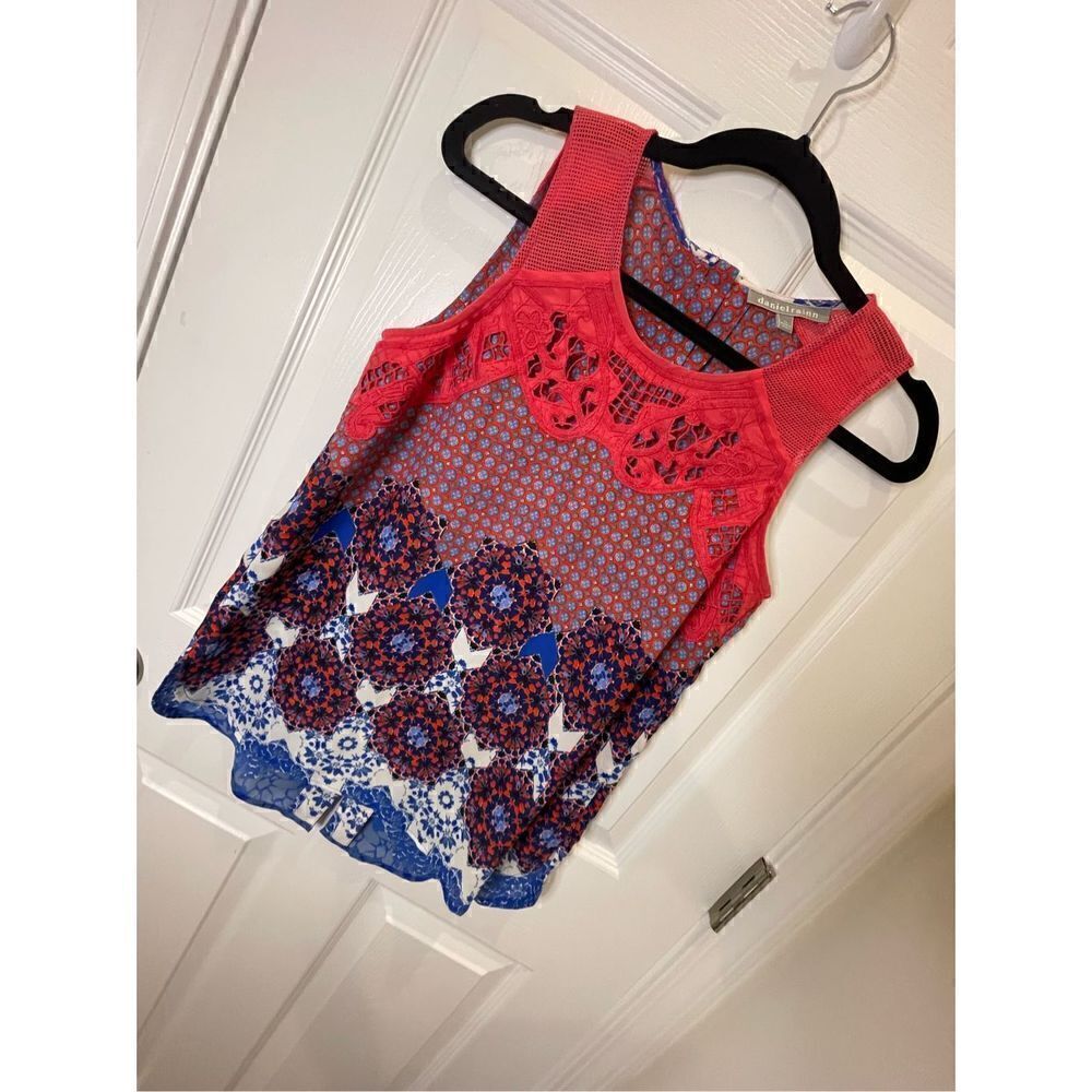Daniel Rainn women’s XS blue red sleeveless blouse mesh buttons down back